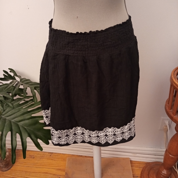 2/$20🥳 Old Navy embroidered skirt size Medium - Picture 6 of 9